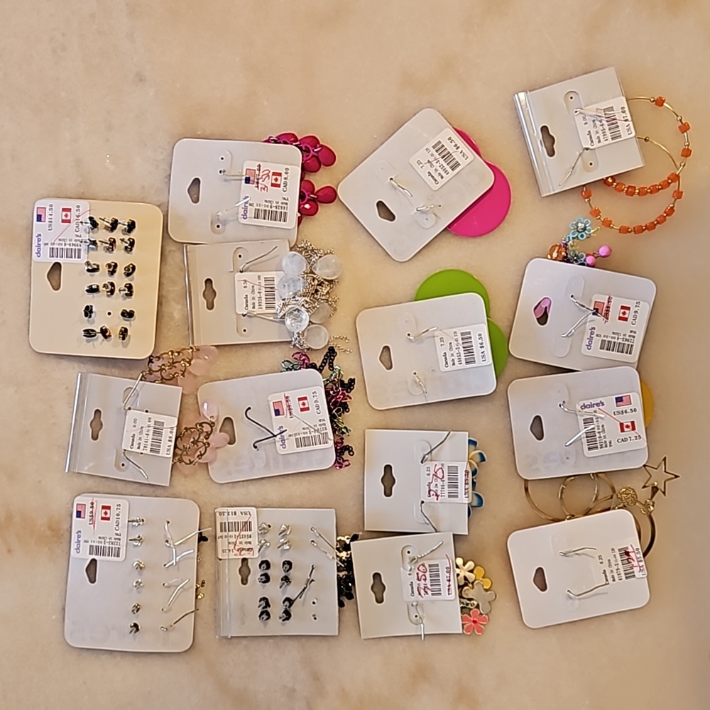 Claire's Earrings Lot of 15 Packs - Picture 12 of 12
